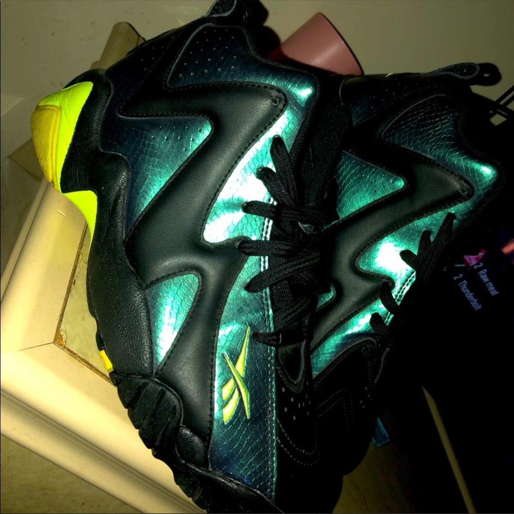 2 pairs of vintage sneakers only worn once